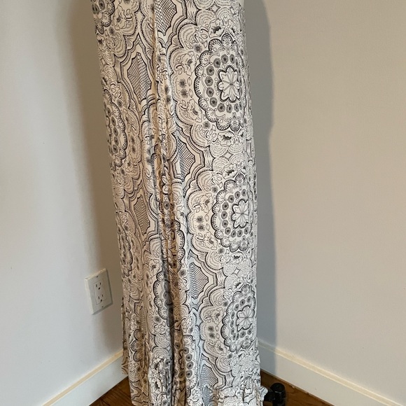 Flowing Spring/Summer Dress - Picture 7 of 11